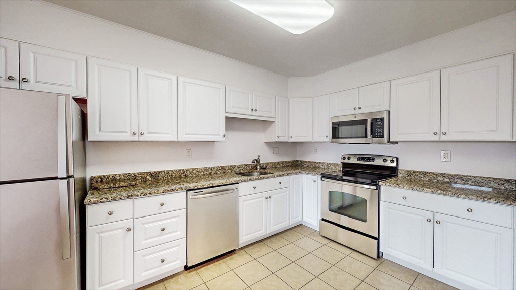 20 Hammond Pond Pkwy 602
