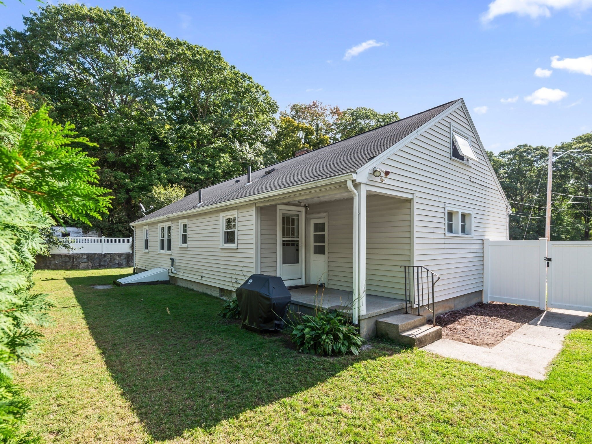 5 Briggs St, Northbridge, MA, 5 Briggs St, Northbridge, MA Photo #5
