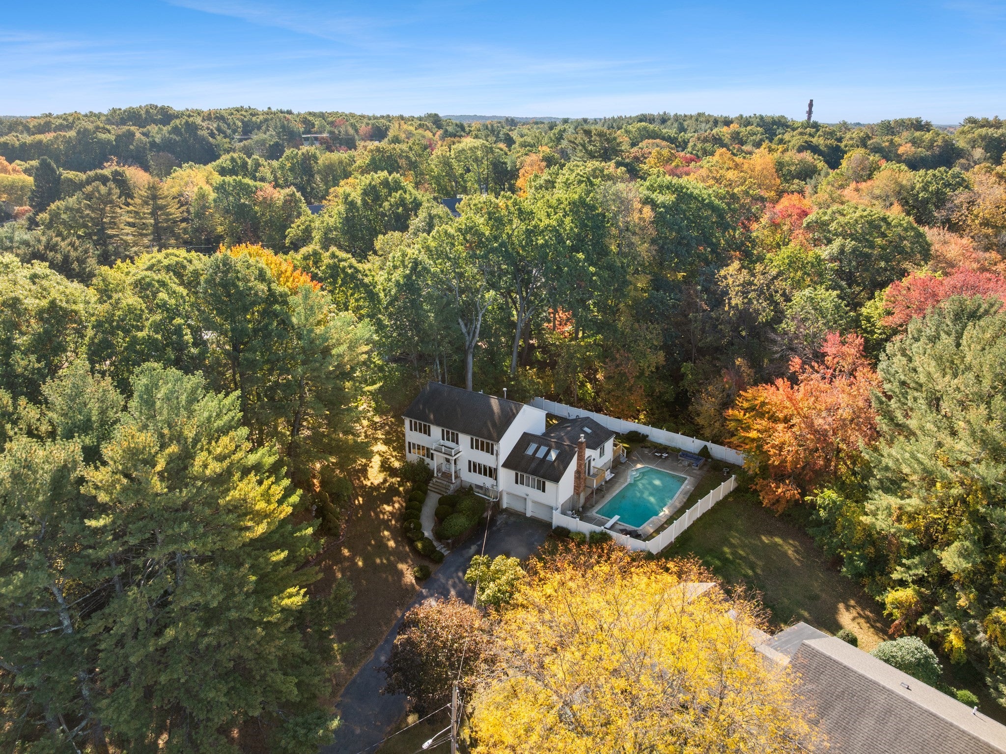 11 Colonial Ln