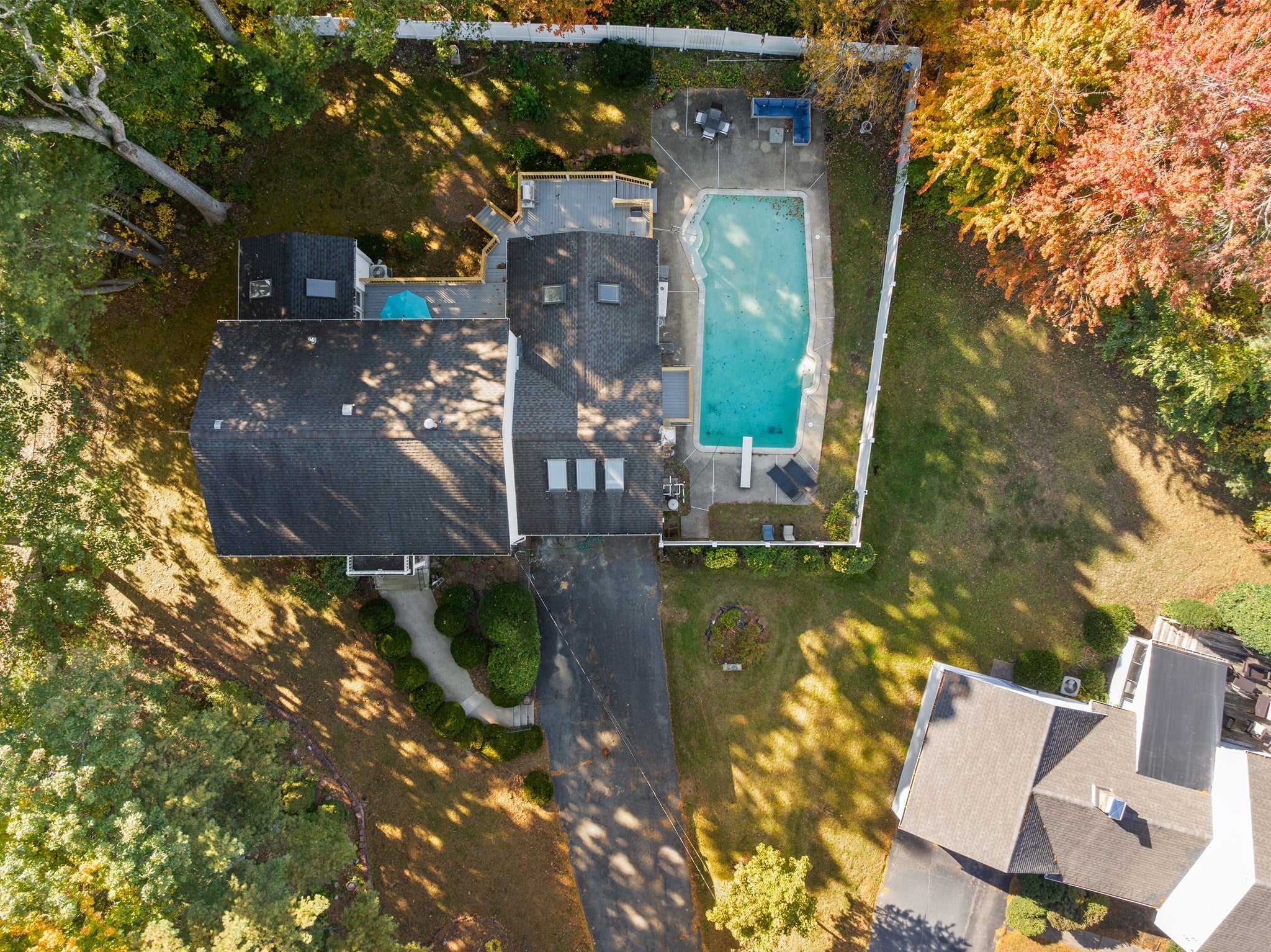 11 Colonial Ln