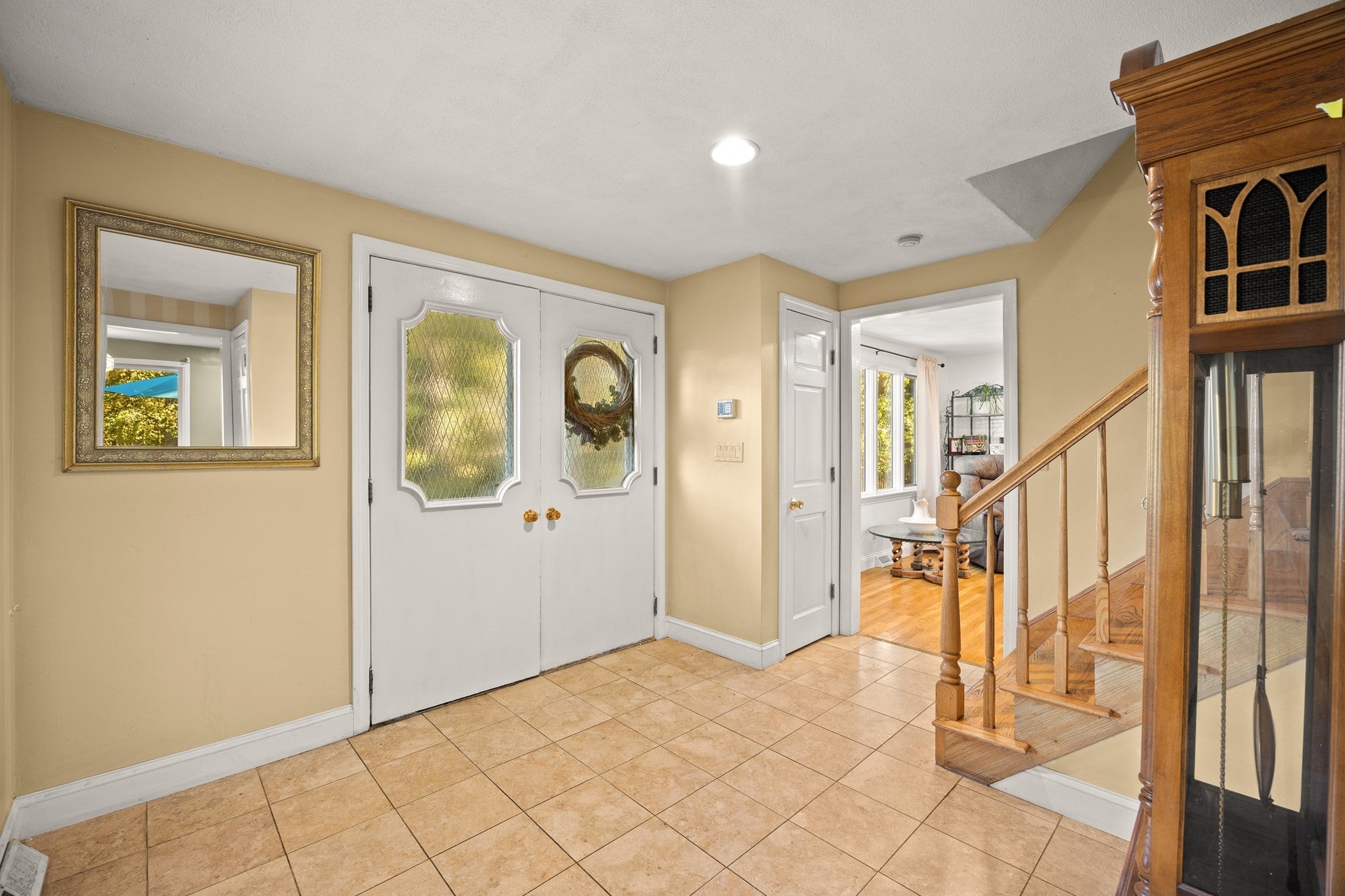 11 Colonial Ln