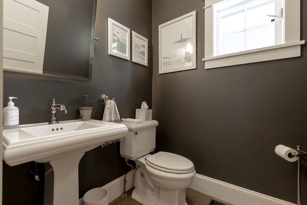 Needham, Massachusetts 02492, United States, 4 Bedrooms Bedrooms, ,6 BathroomsBathrooms,Residential,Pending,129799