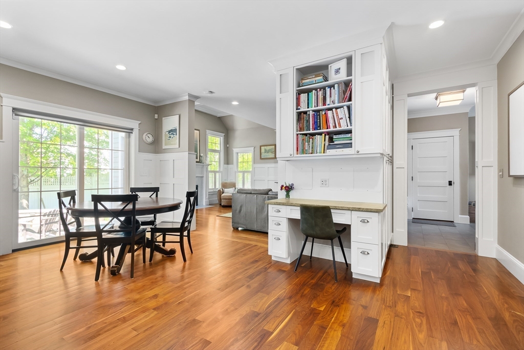 Needham, Massachusetts 02492, United States, 4 Bedrooms Bedrooms, ,6 BathroomsBathrooms,Residential,Pending,129799