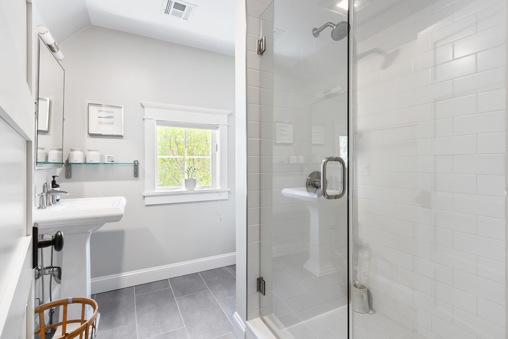 Needham, Massachusetts 02492, United States, 4 Bedrooms Bedrooms, ,6 BathroomsBathrooms,Residential,Pending,129799