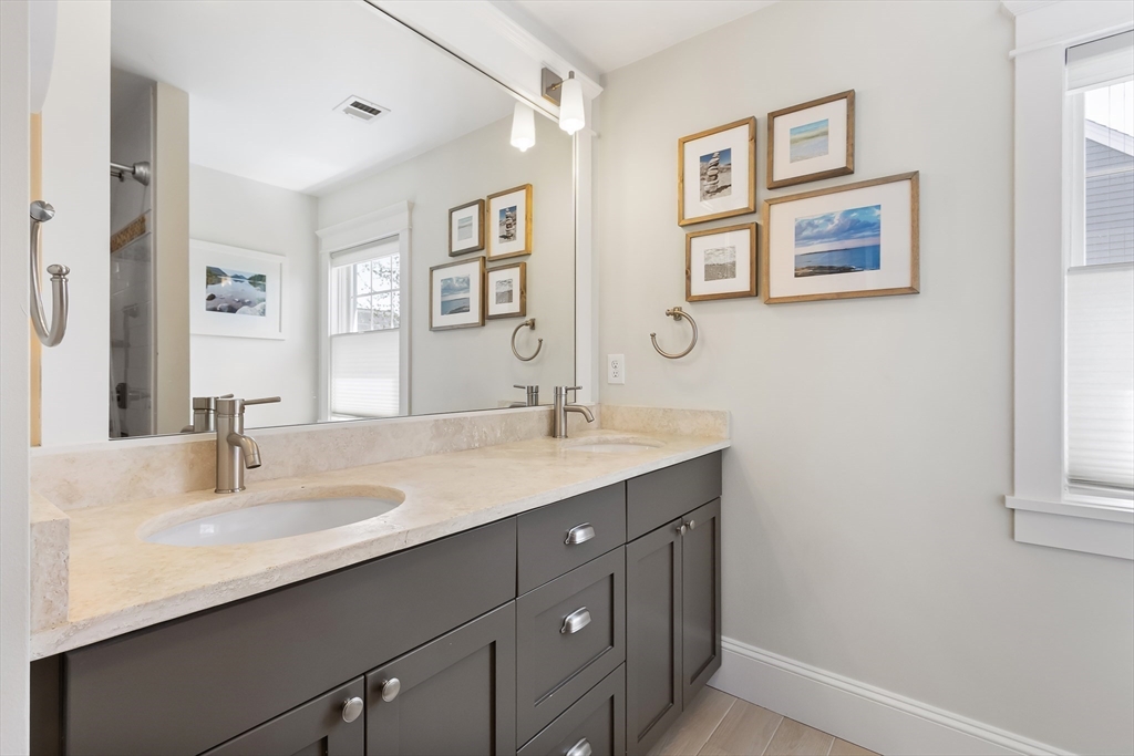 Needham, Massachusetts 02492, United States, 4 Bedrooms Bedrooms, ,6 BathroomsBathrooms,Residential,Pending,129799