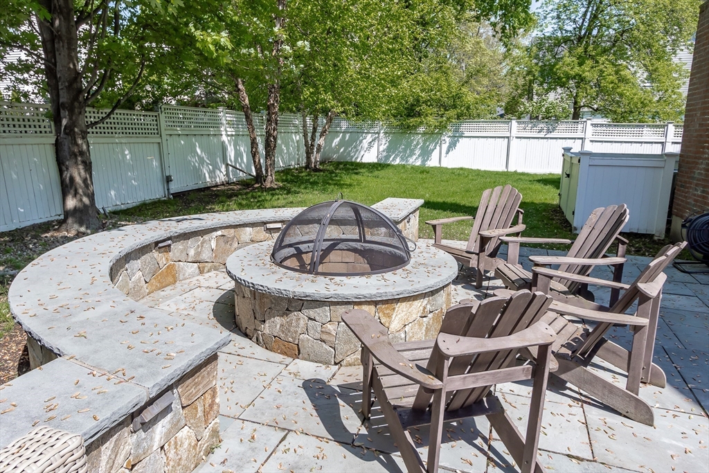 Needham, Massachusetts 02492, United States, 4 Bedrooms Bedrooms, ,6 BathroomsBathrooms,Residential,Pending,129799