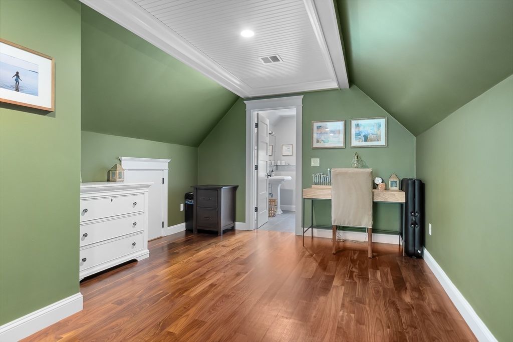 Needham, Massachusetts 02492, United States, 4 Bedrooms Bedrooms, ,6 BathroomsBathrooms,Residential,Pending,129799