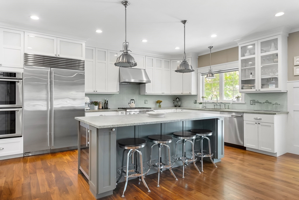 Needham, Massachusetts 02492, United States, 4 Bedrooms Bedrooms, ,6 BathroomsBathrooms,Residential,Pending,129799