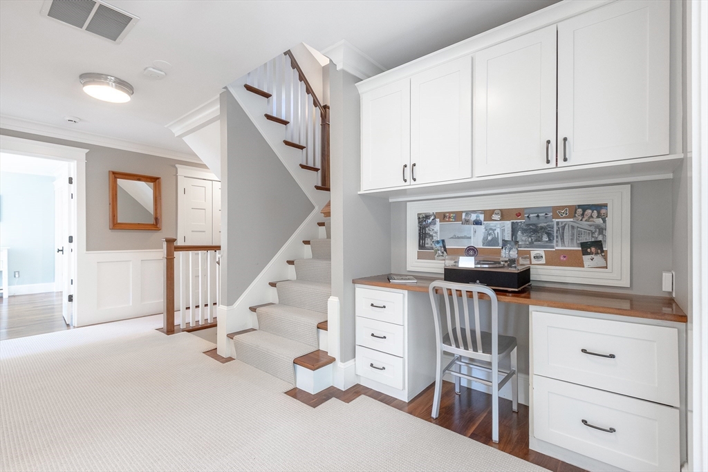 Needham, Massachusetts 02492, United States, 4 Bedrooms Bedrooms, ,6 BathroomsBathrooms,Residential,Pending,129799