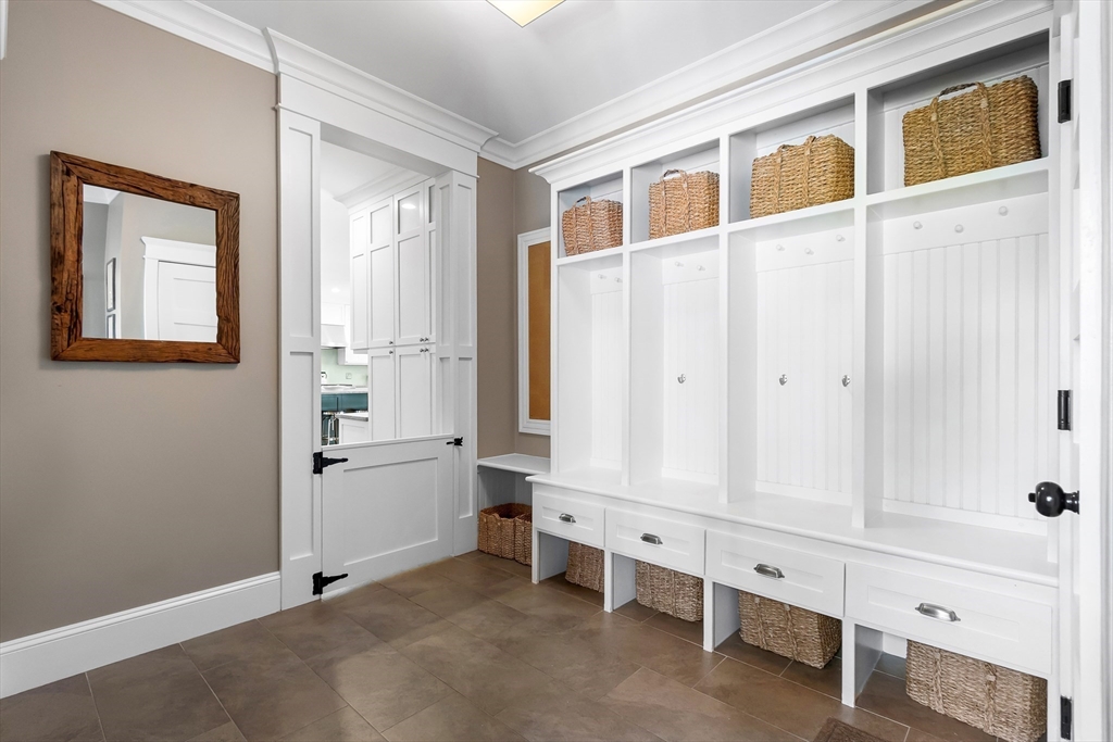 Needham, Massachusetts 02492, United States, 4 Bedrooms Bedrooms, ,6 BathroomsBathrooms,Residential,Pending,129799