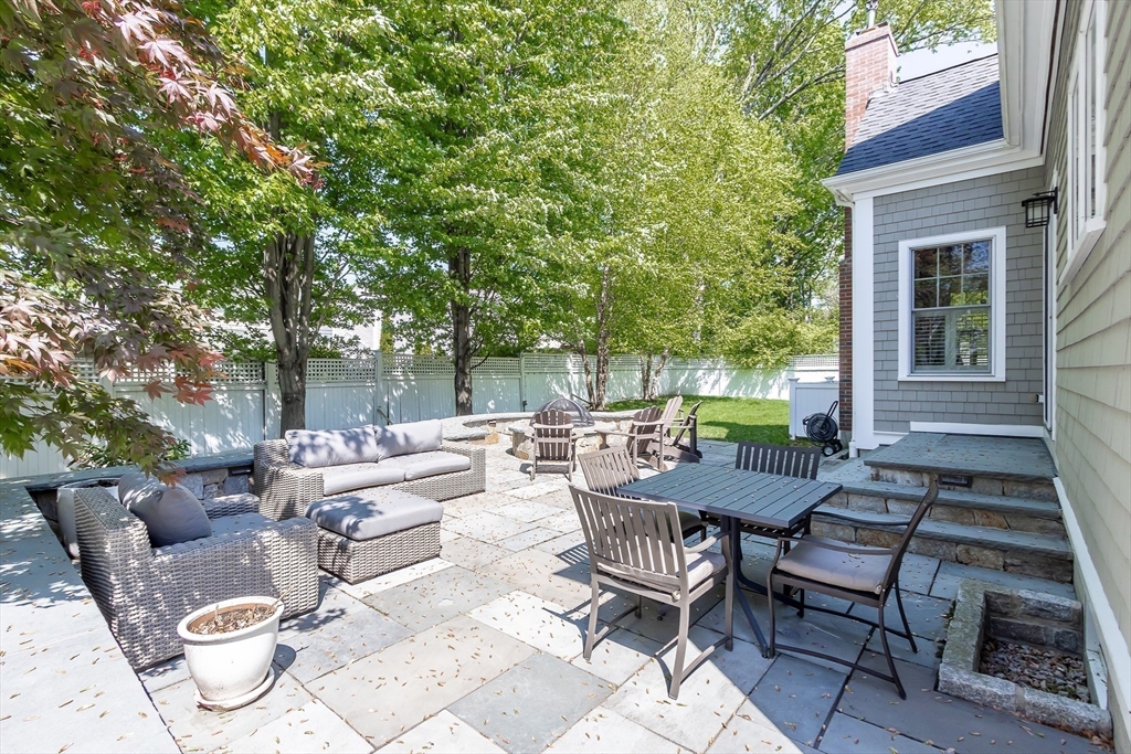 Needham, Massachusetts 02492, United States, 4 Bedrooms Bedrooms, ,6 BathroomsBathrooms,Residential,Pending,129799