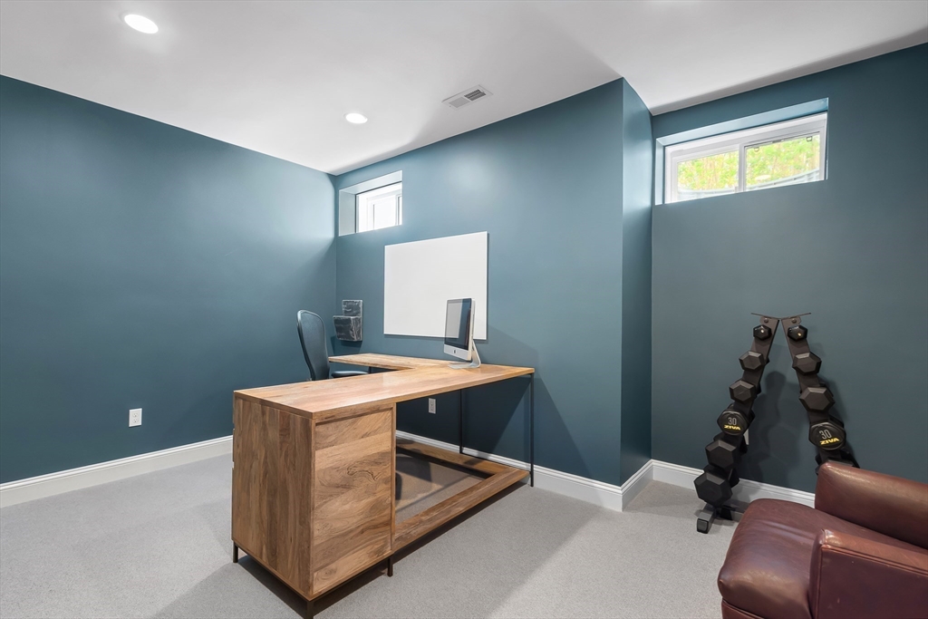 Needham, Massachusetts 02492, United States, 4 Bedrooms Bedrooms, ,6 BathroomsBathrooms,Residential,Pending,129799