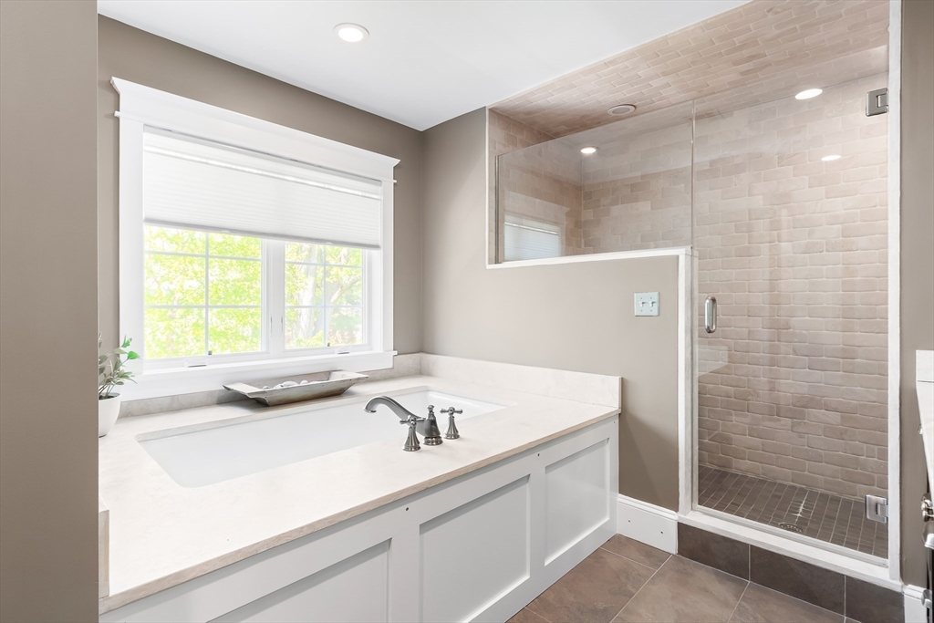 Needham, Massachusetts 02492, United States, 4 Bedrooms Bedrooms, ,6 BathroomsBathrooms,Residential,Pending,129799