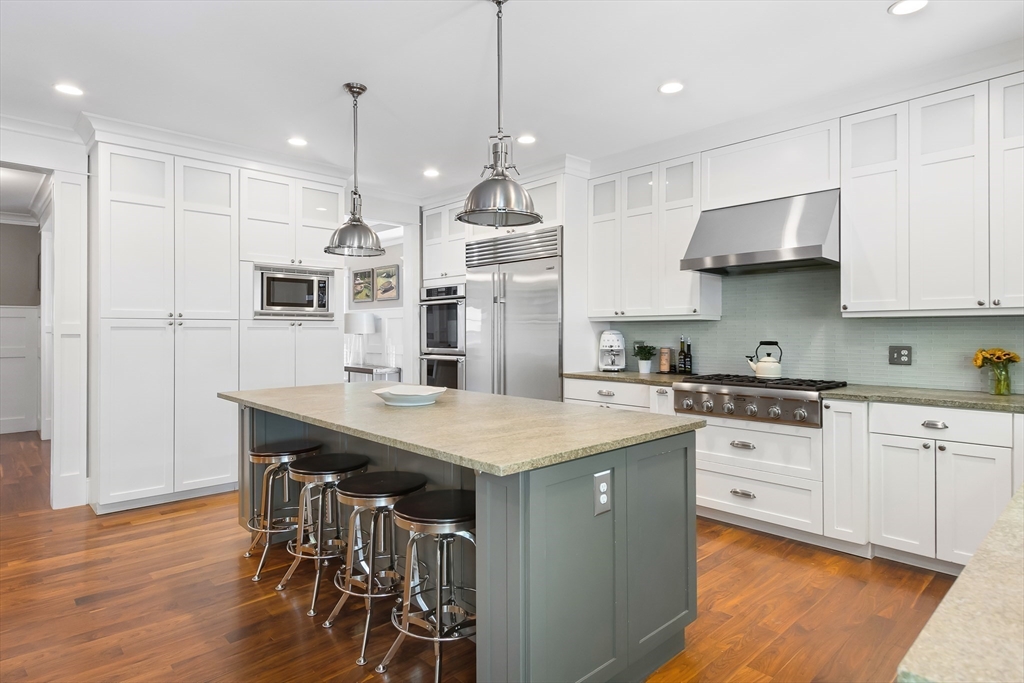 Needham, Massachusetts 02492, United States, 4 Bedrooms Bedrooms, ,6 BathroomsBathrooms,Residential,Pending,129799