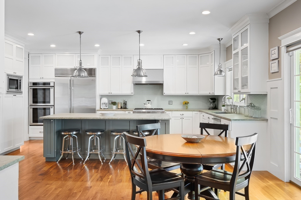 Needham, Massachusetts 02492, United States, 4 Bedrooms Bedrooms, ,6 BathroomsBathrooms,Residential,Pending,129799