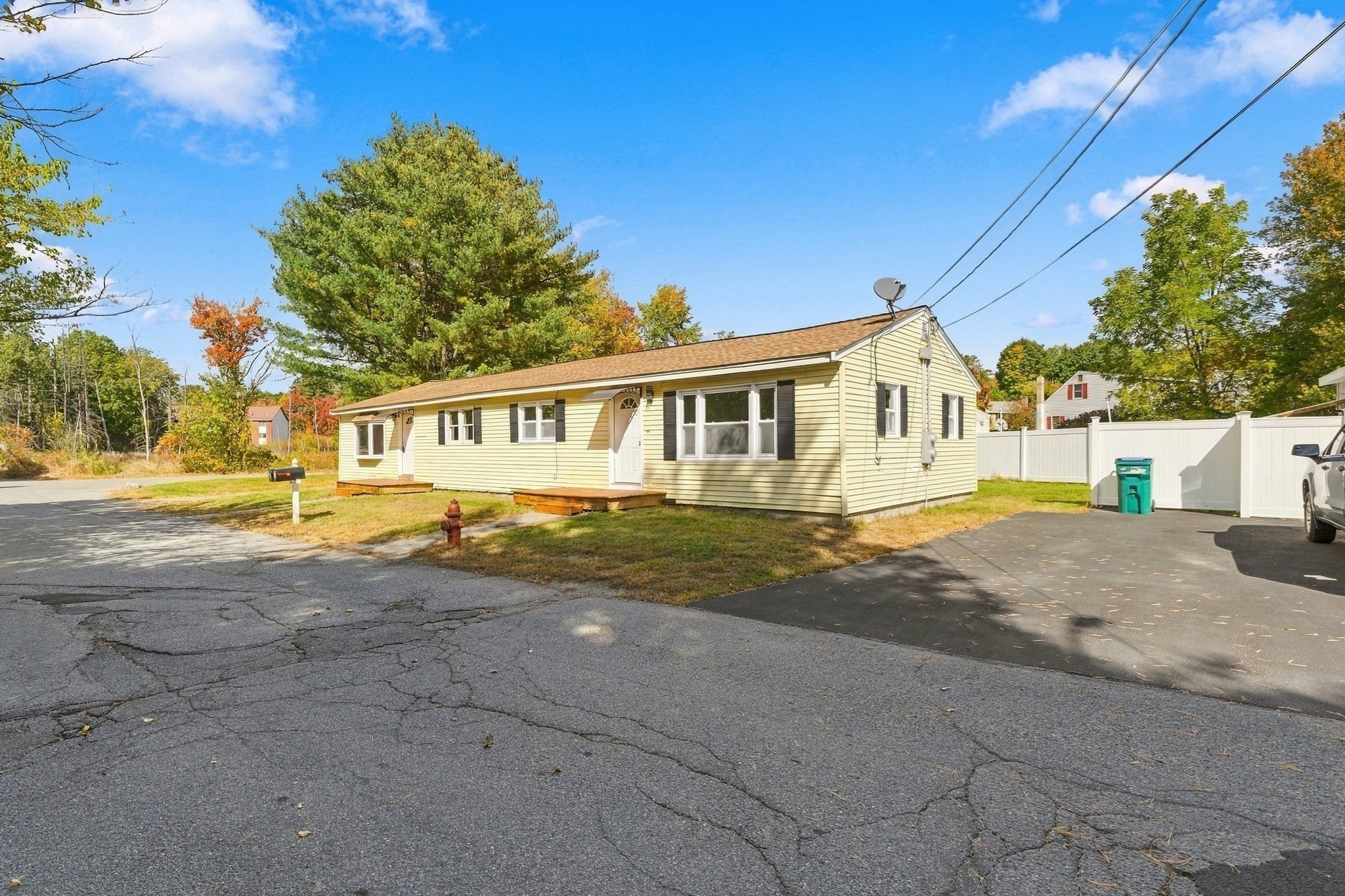 Photo of 31-37 Monarch St, Lowell, MA