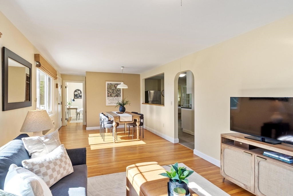 16 Lakeview Dr