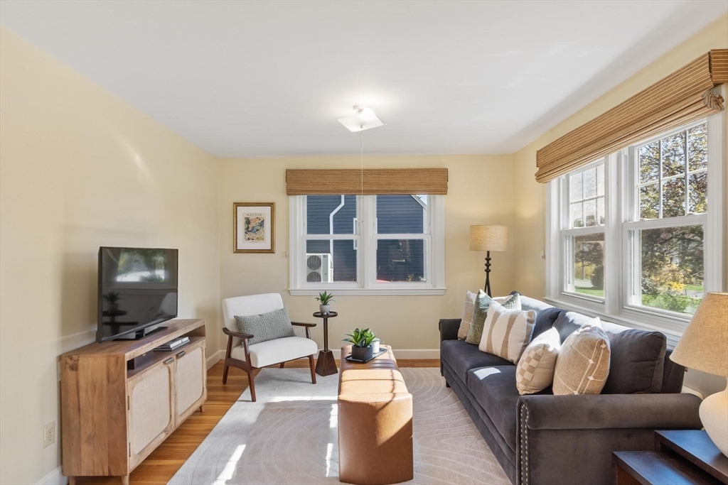 16 Lakeview Dr