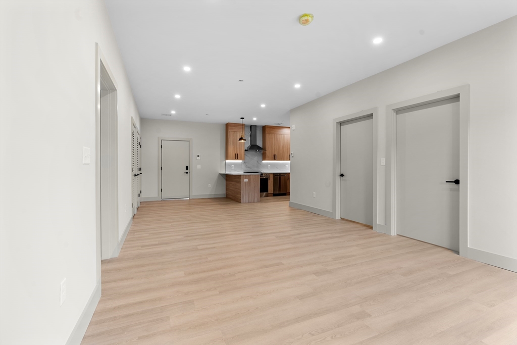 463 Franklin 206