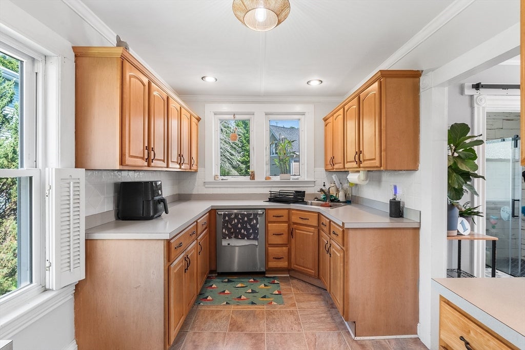 1 Lake Ave, Amesbury, MA, 1 Lake Ave, Amesbury, MA Photo #4
