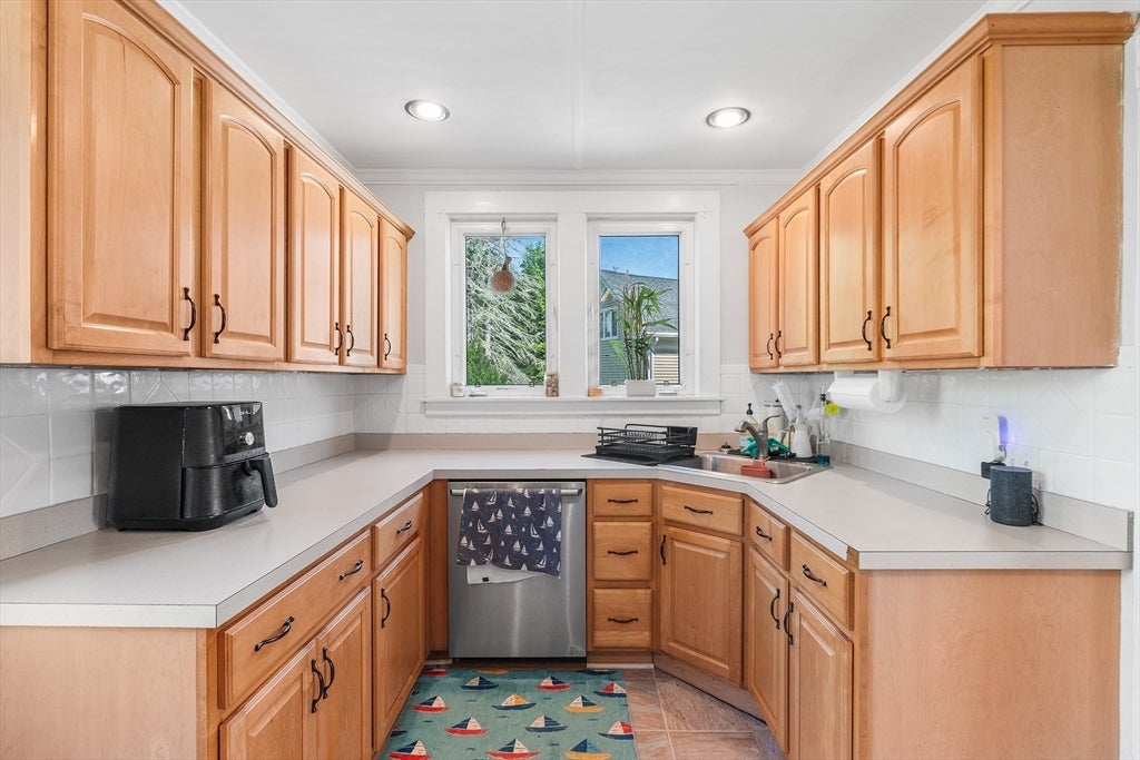1 Lake Ave, Amesbury, MA, 1 Lake Ave, Amesbury, MA Photo #2