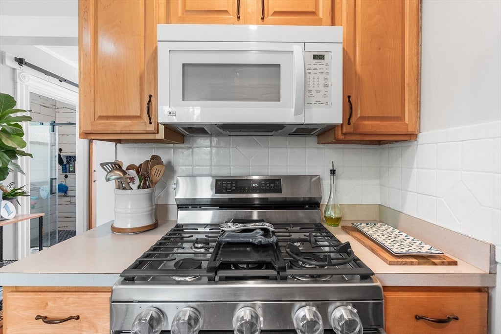 1 Lake Ave, Amesbury, MA, 1 Lake Ave, Amesbury, MA Photo #5
