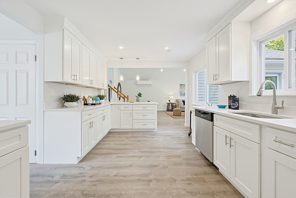 37 Temi Rd, Holliston, MA Photo #3