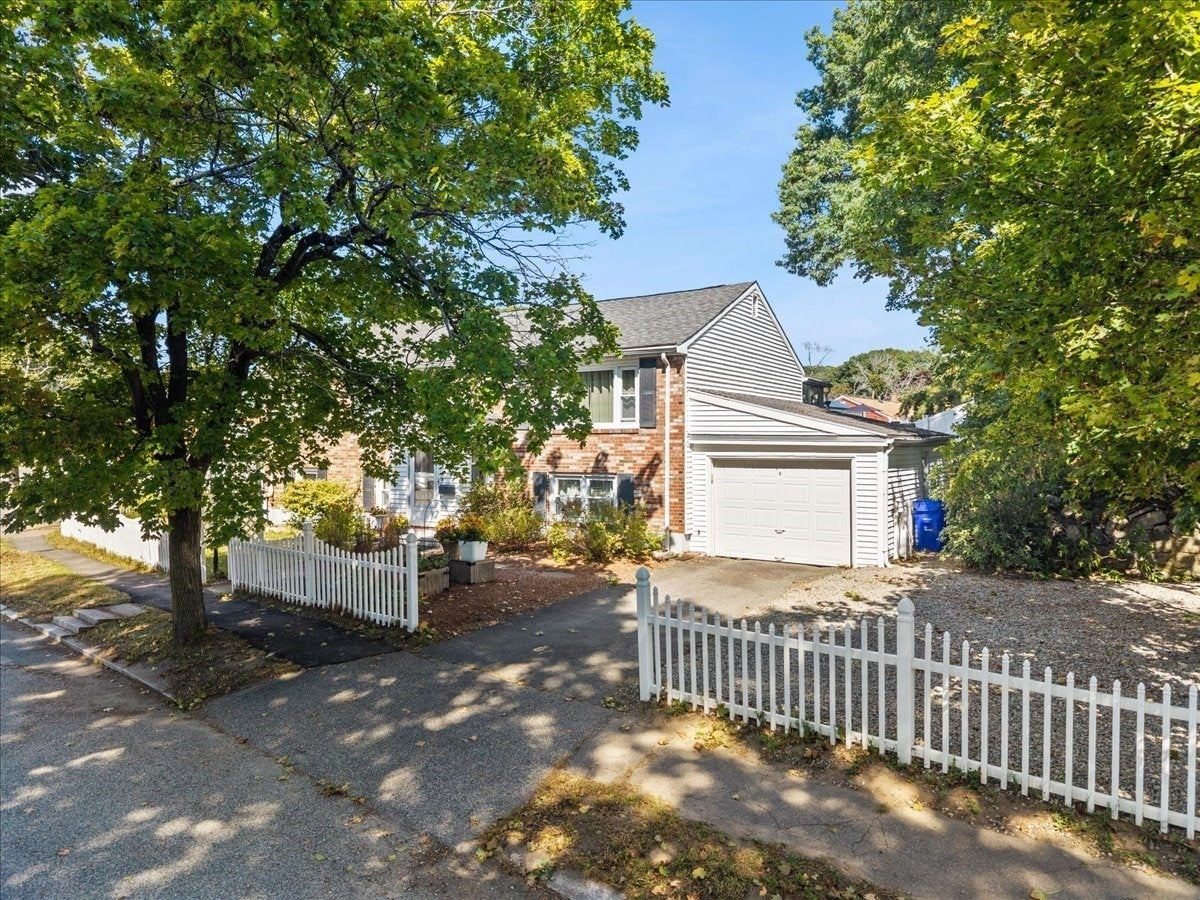 116 Running Brook Rd, Boston, MA Photo #5