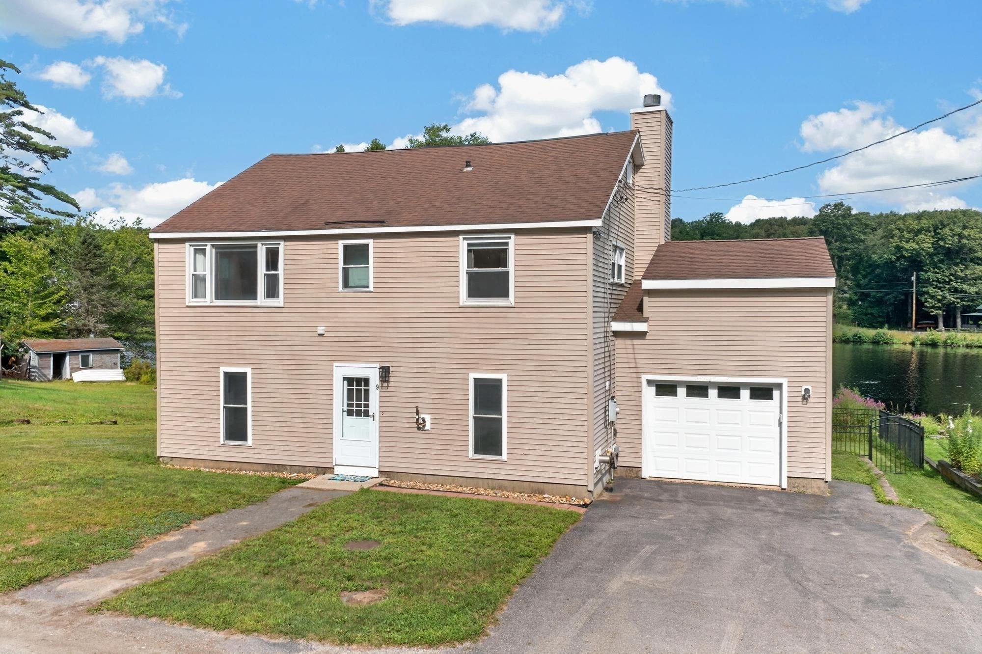 9 Lake Dr E