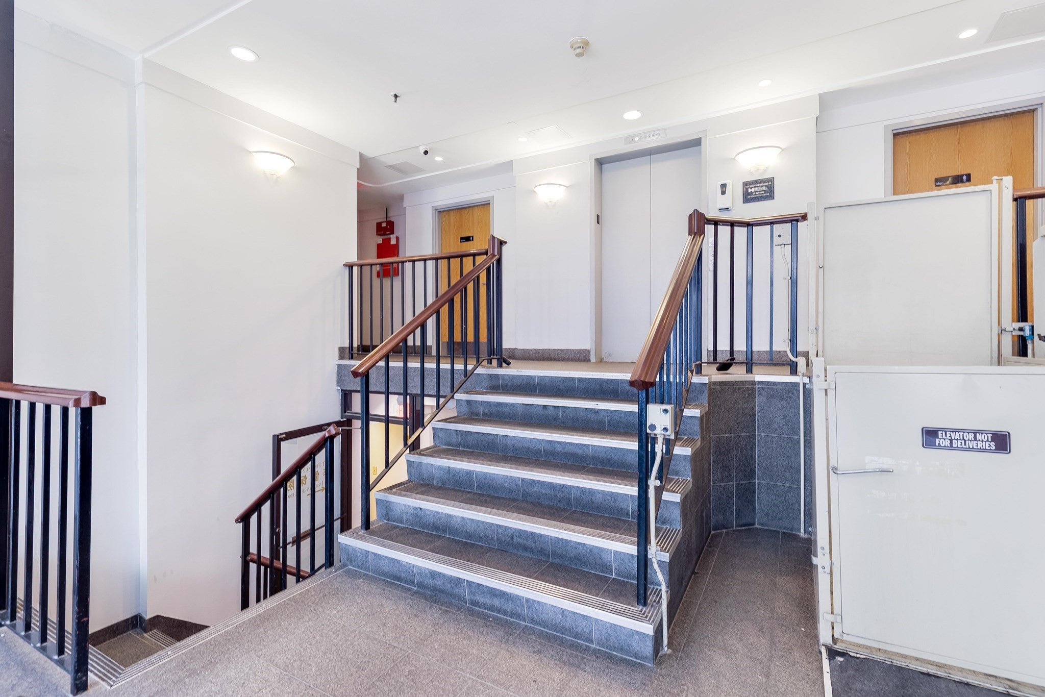 200 Lincoln St 401
