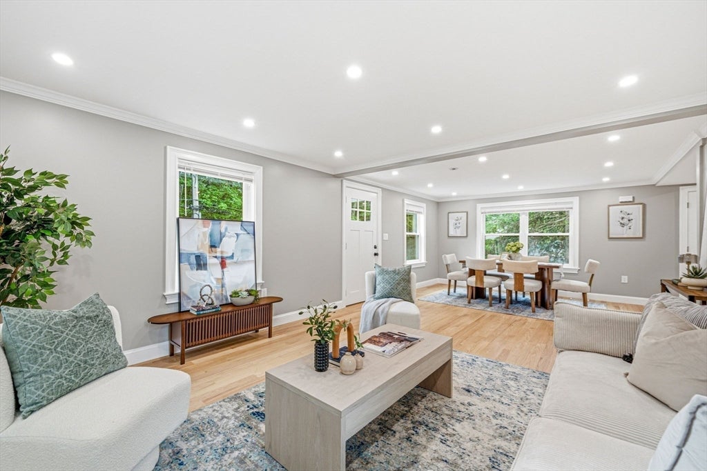 63 Russell Rd