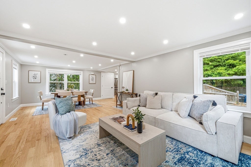 63 Russell Rd
