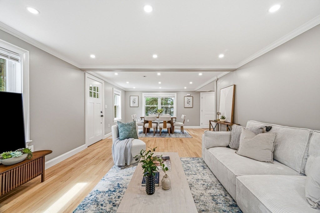 63 Russell Rd