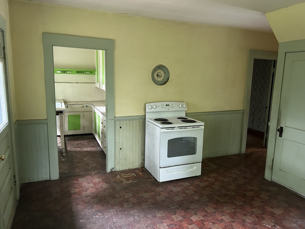 15 Conway St, Beverly, MA Photo #13