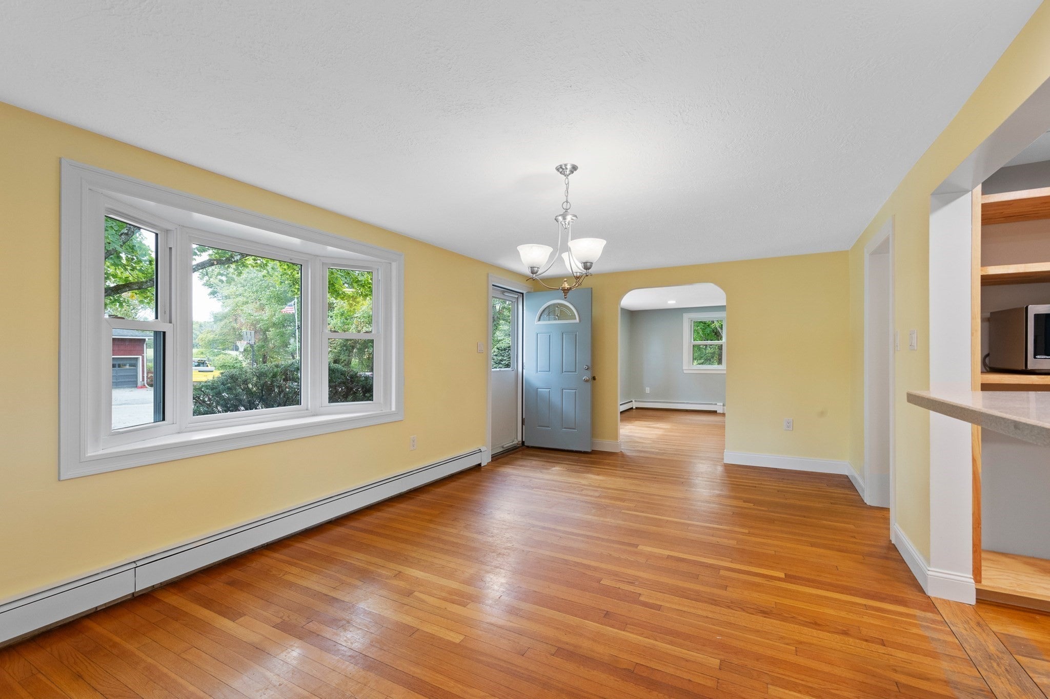 48 Sunset Drive, Northbridge, MA Photo #5