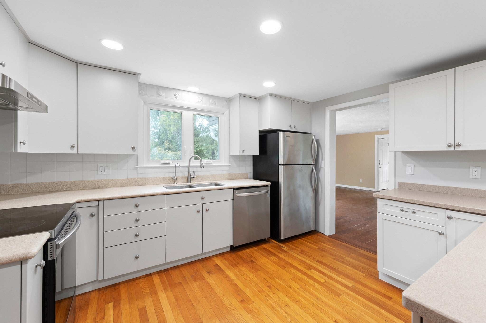 48 Sunset Drive, Northbridge, MA Photo #16