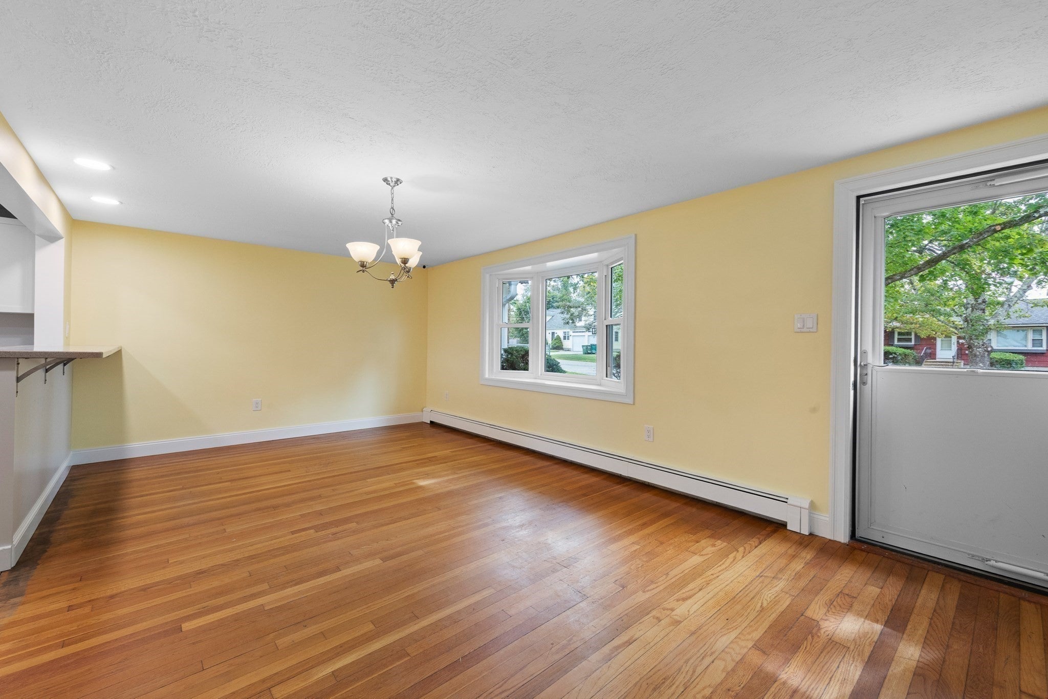 48 Sunset Drive, Northbridge, MA Photo #8