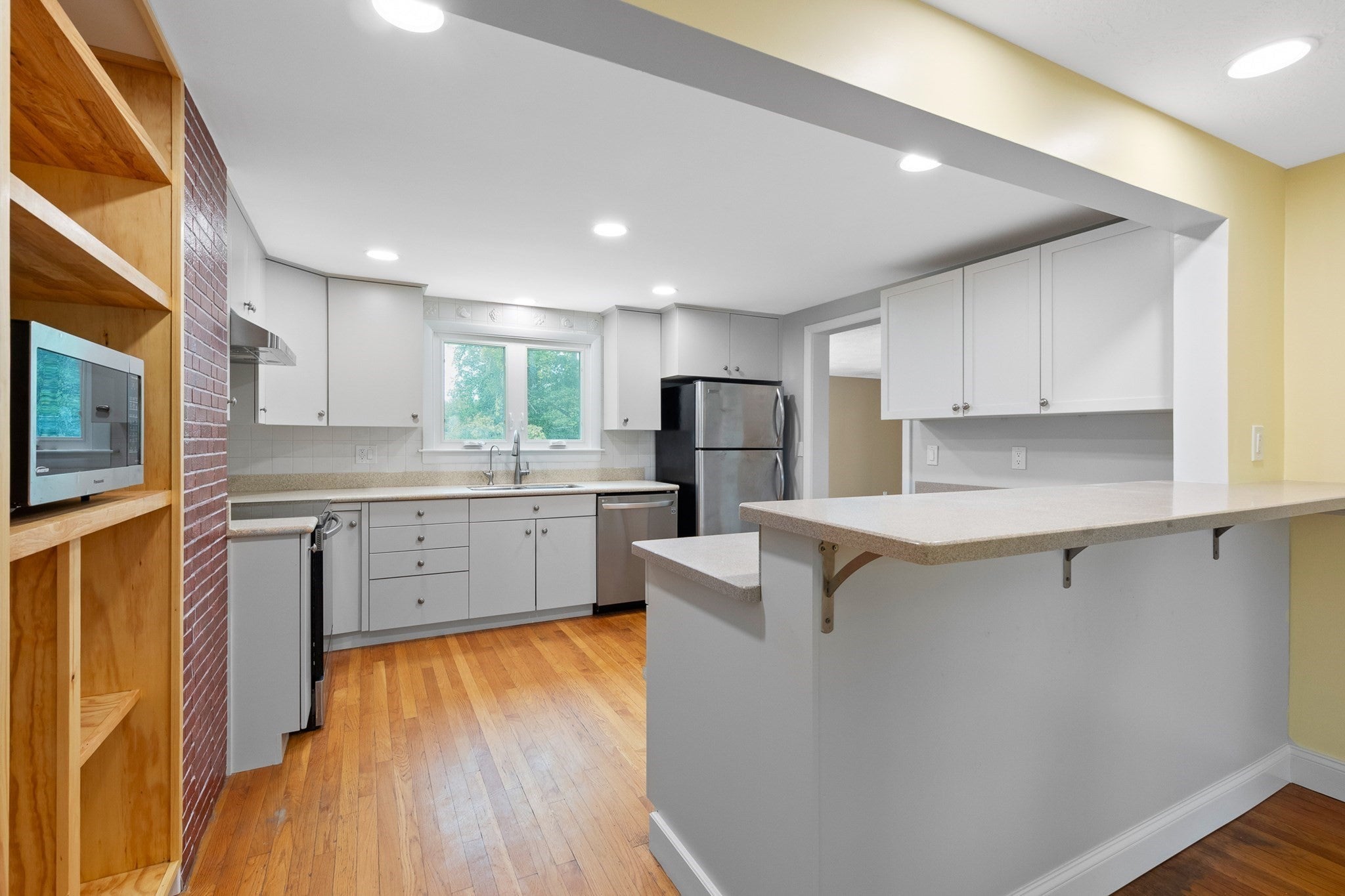 48 Sunset Drive, Northbridge, MA Photo #14