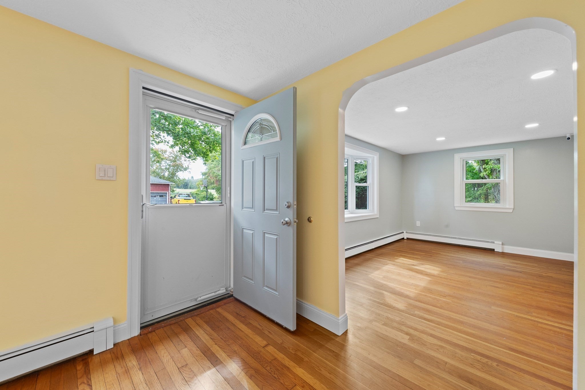 48 Sunset Drive, Northbridge, MA Photo #4