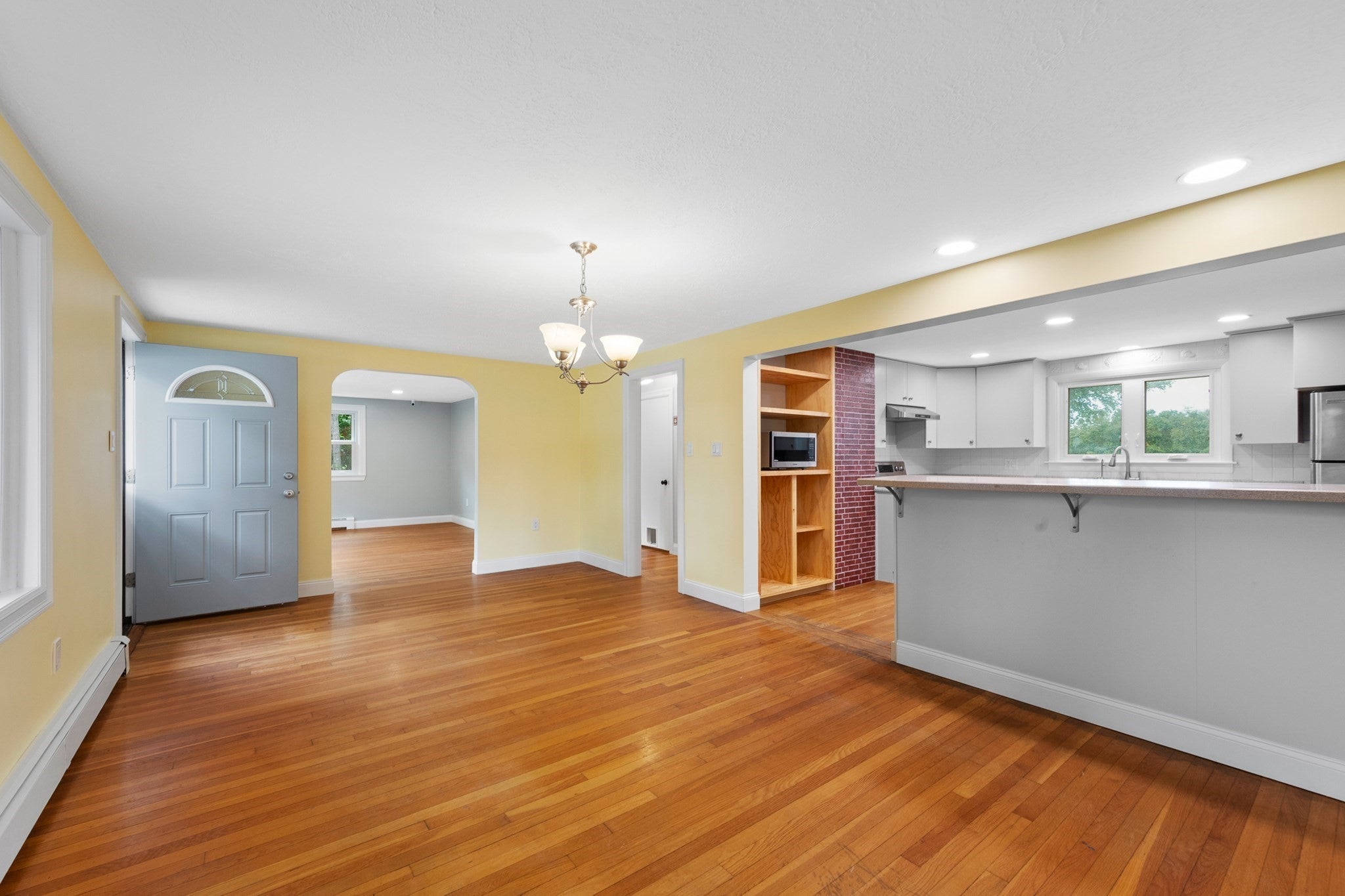 48 Sunset Drive, Northbridge, MA Photo #6