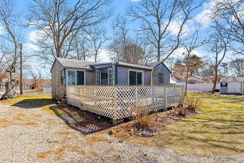 8 Stanley Rd Mashpee MA 02649