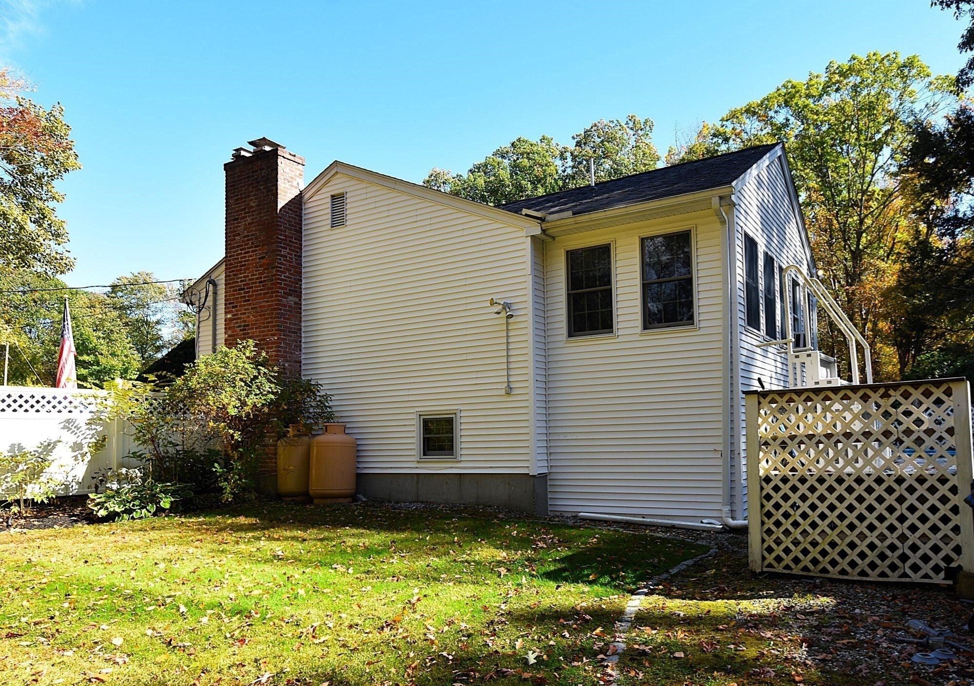17 Wedgewood Ln