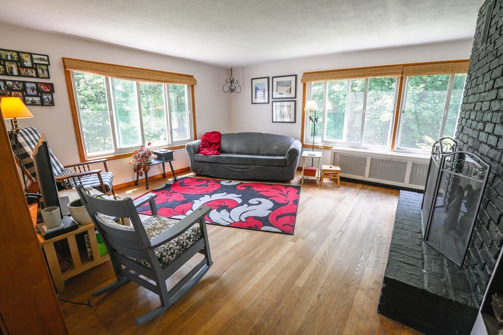 Lunenburg, Massachusetts 01462, United States, 3 Bedrooms Bedrooms, ,1 BathroomBathrooms,Residential,Pending,148193