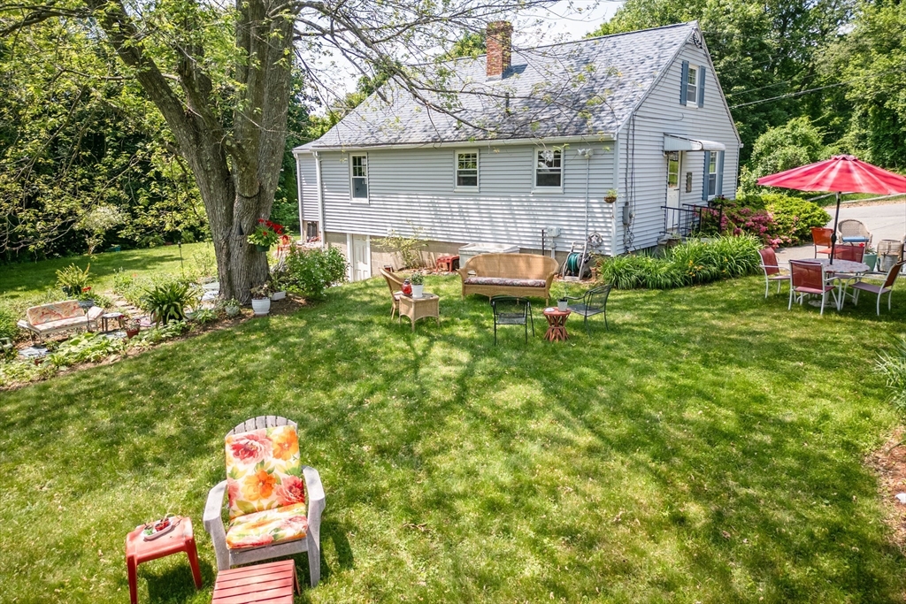 39 Crest Ave