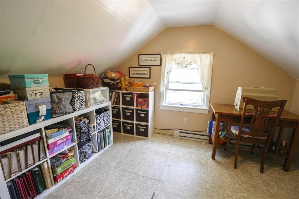 Lunenburg, Massachusetts 01462, United States, 3 Bedrooms Bedrooms, ,1 BathroomBathrooms,Residential,Pending,148193