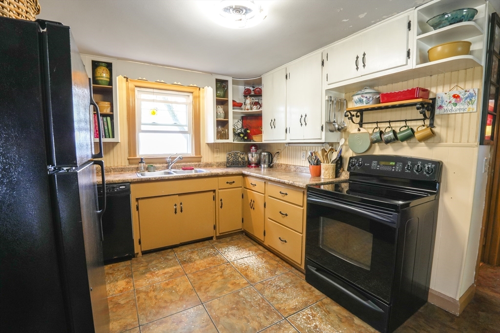 Lunenburg, Massachusetts 01462, United States, 3 Bedrooms Bedrooms, ,1 BathroomBathrooms,Residential,Pending,148193