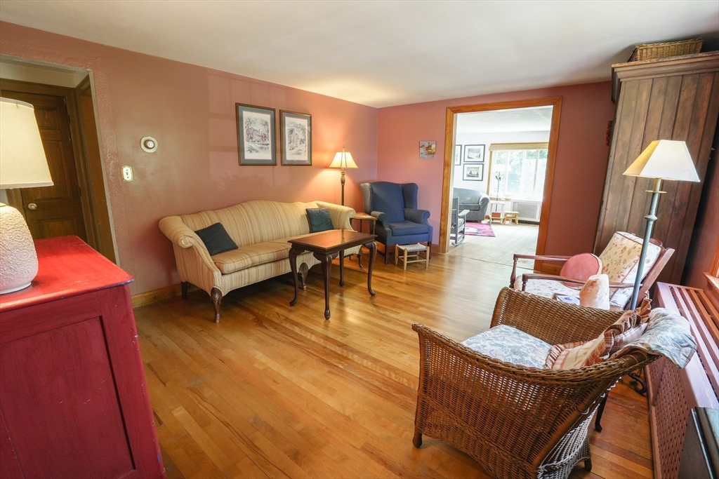 Lunenburg, Massachusetts 01462, United States, 3 Bedrooms Bedrooms, ,1 BathroomBathrooms,Residential,Pending,148193