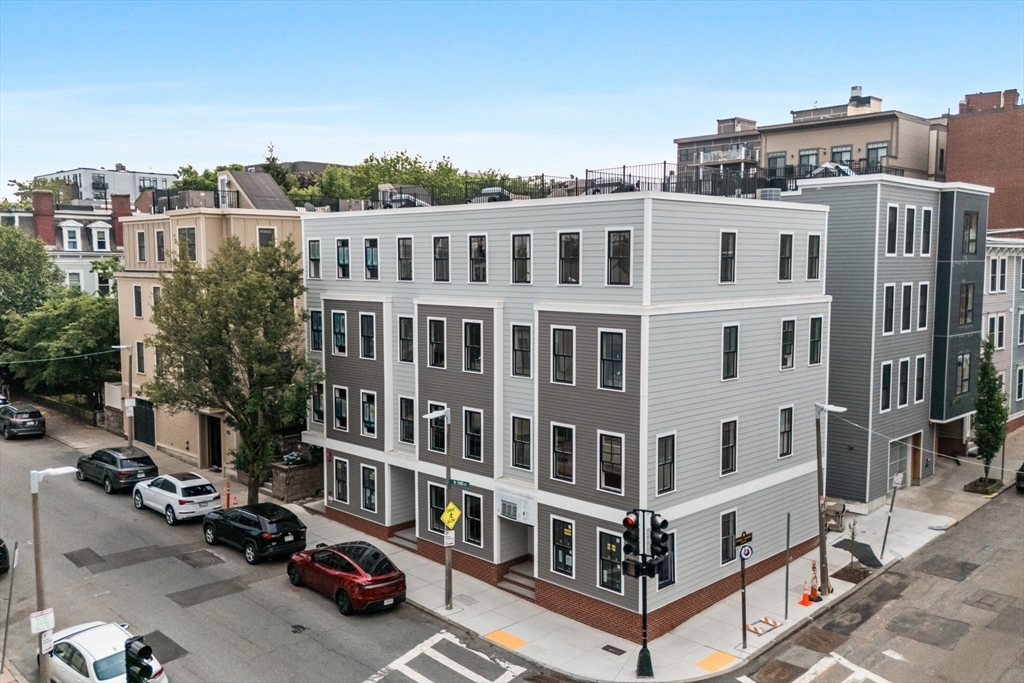 253 W Third St