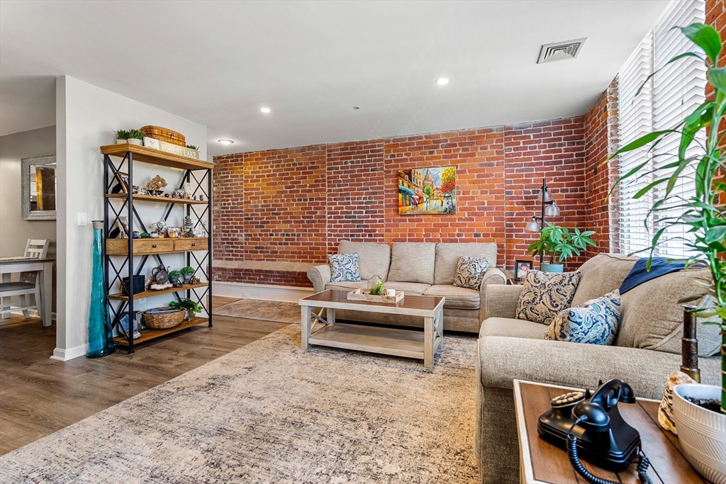 148 Main St O506