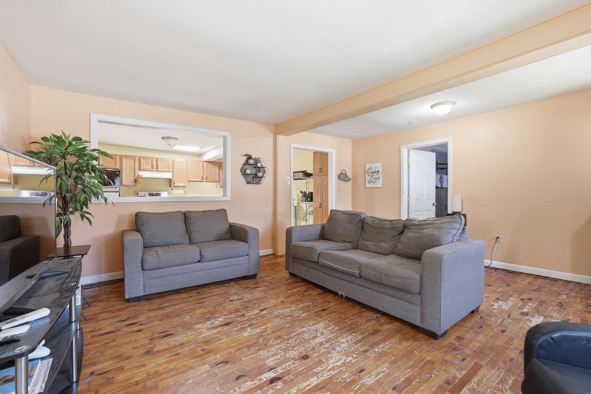 90 Loring Ave